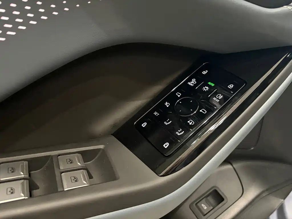 Audi Q6L e-tron 2026 — фото 10