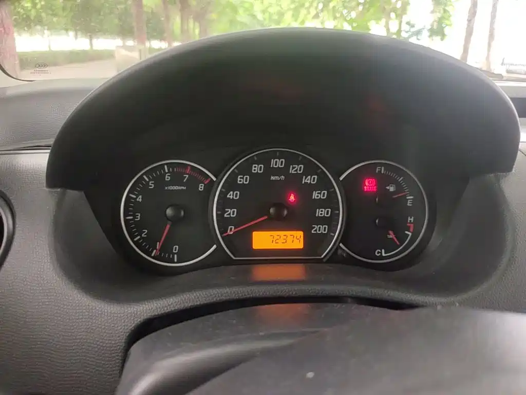Suzuki Swift 2015 — фото 12