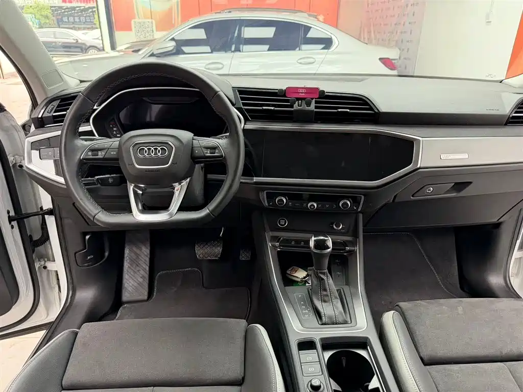 Audi Q3 2022 — фото 14