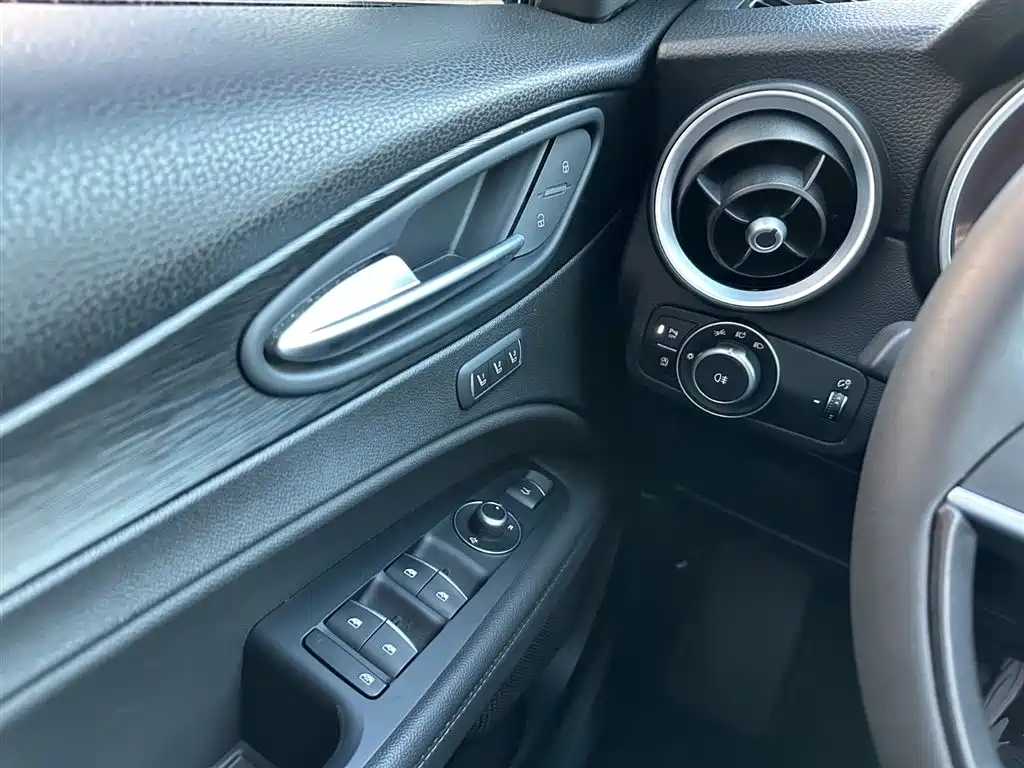 Alfa Romeo Stelvio 2018 — фото 24