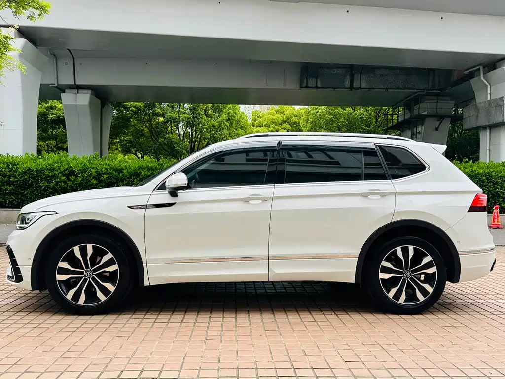 Volkswagen Tiguan L 2023 — фото 21