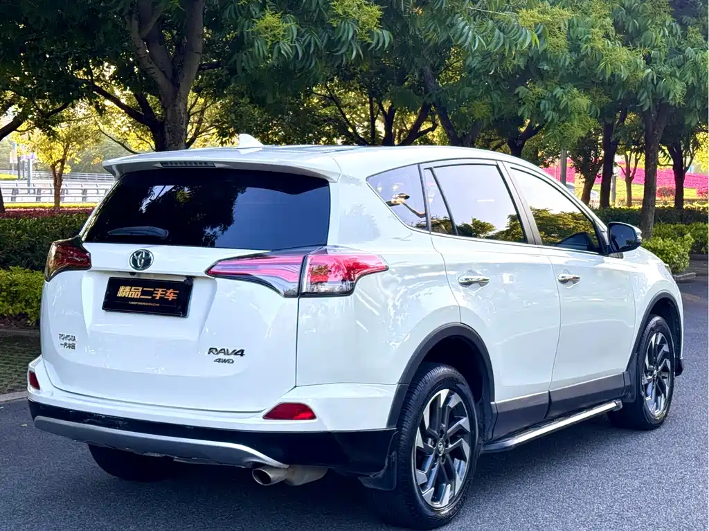 Toyota RAV4 2019 — фото 21
