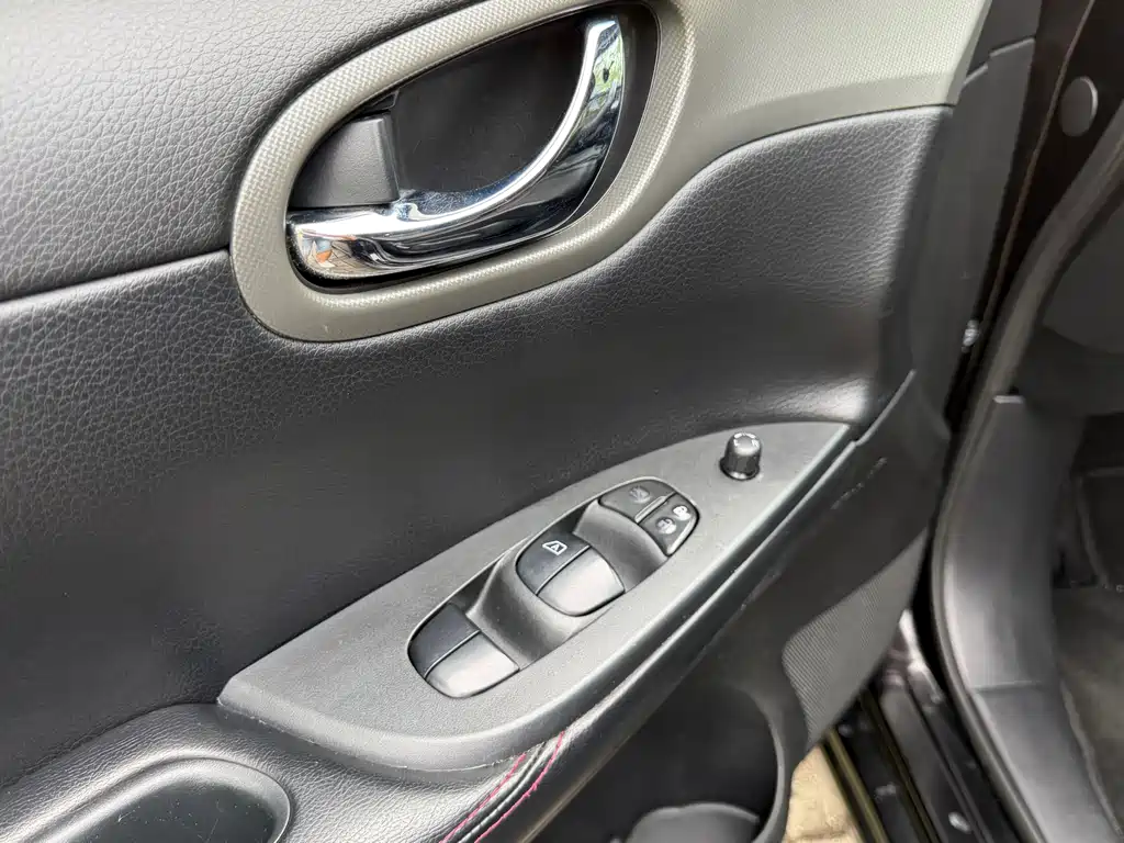 Nissan Tiida 2013 — фото 14
