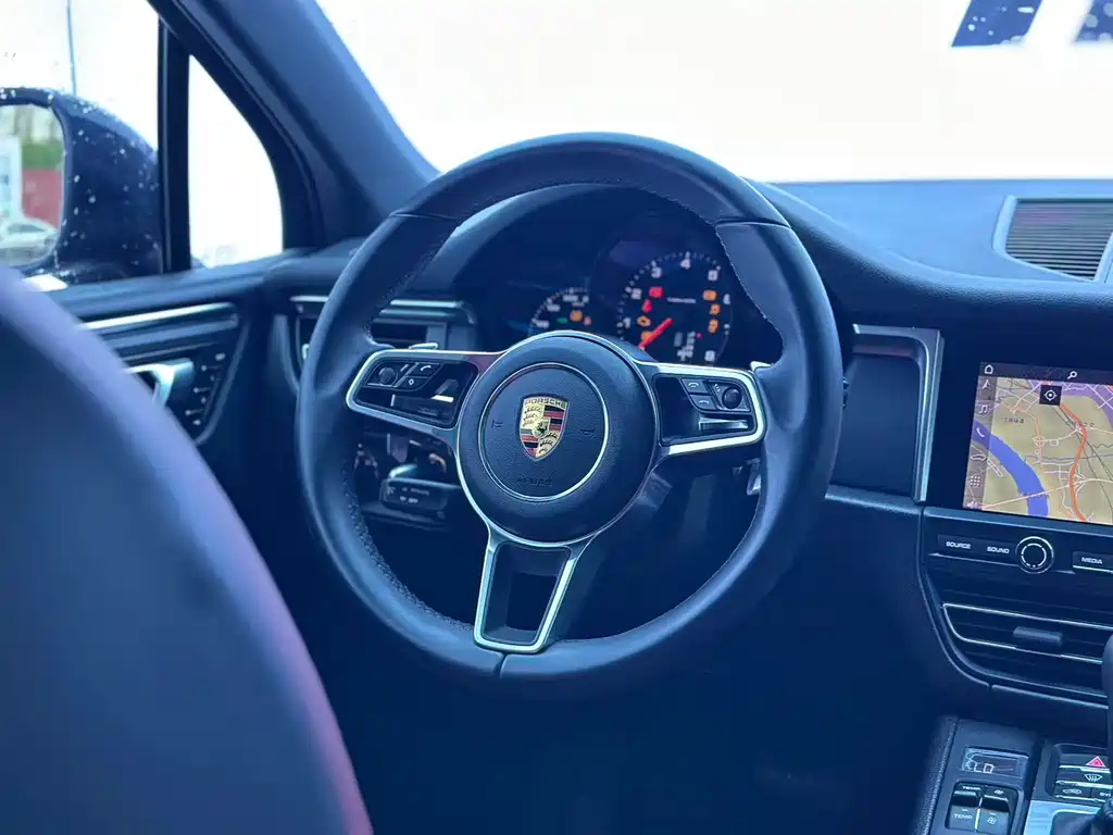 Porsche Macan 2022 — фото 17