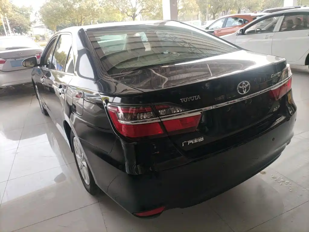 Toyota Camry 2017 — фото 23