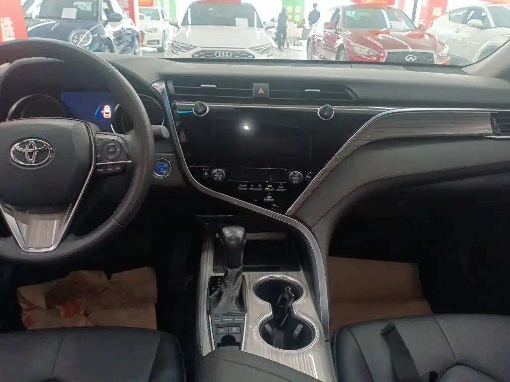 Toyota Camry 2020 — фото 13