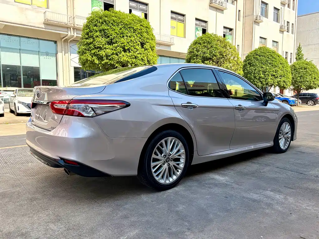 Toyota Camry 2019 — фото 14