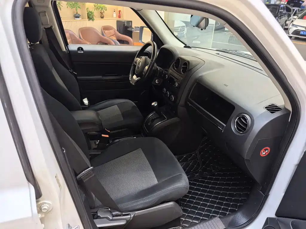 Jeep Patriot 2015 — фото 15