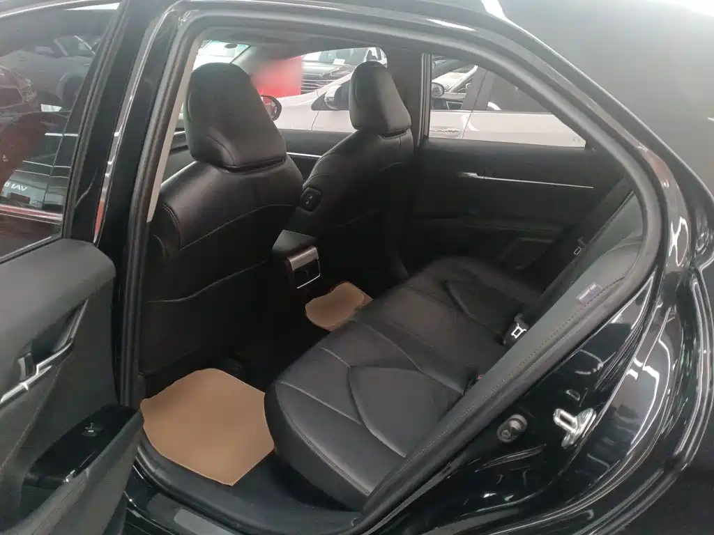 Toyota Camry 2020 — фото 17