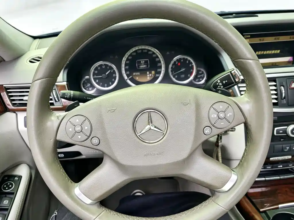 Mercedes-Benz E-Class 2012 — фото 14