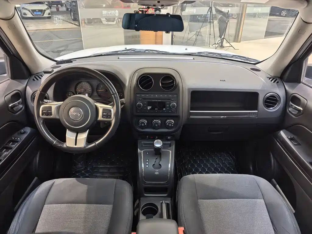 Jeep Patriot 2015 — фото 12