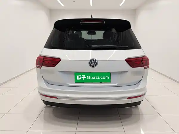 Volkswagen Tiguan L Plug-In Hybrid 2020