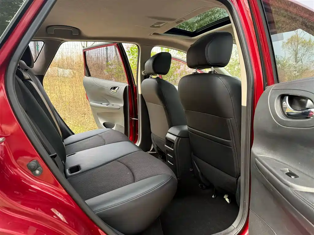 Nissan Tiida 2015 — фото 15