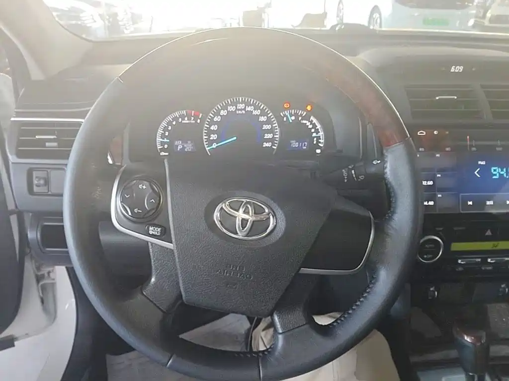 Toyota Camry 2014 — фото 7