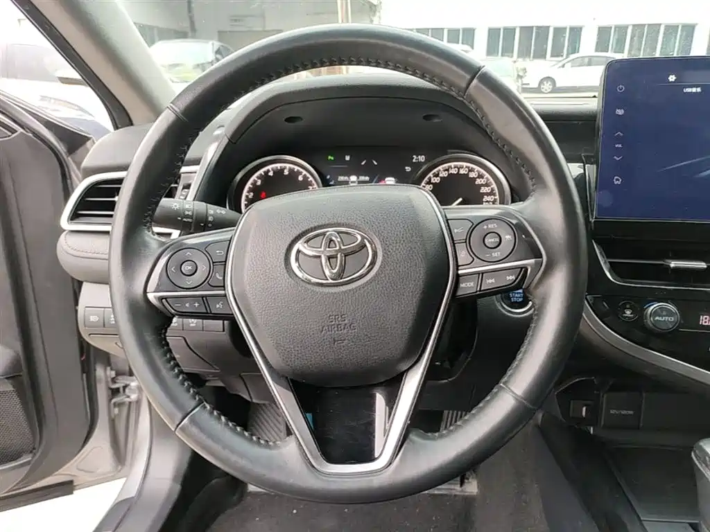 Toyota Camry 2021 — фото 11