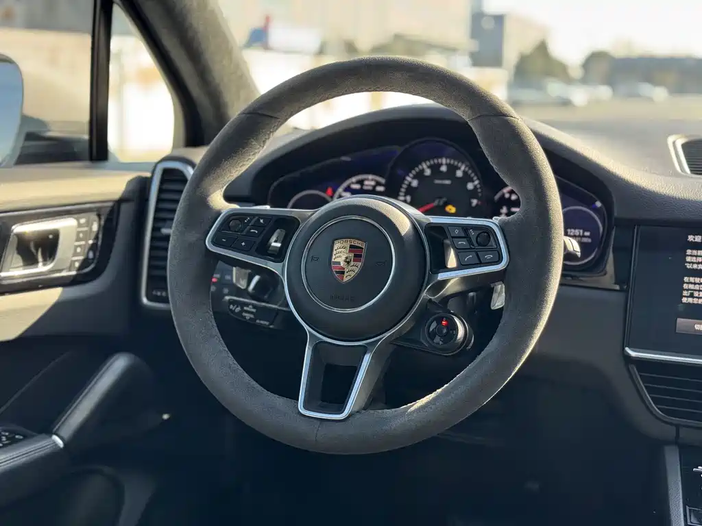 Porsche Cayenne 2023 — фото 25