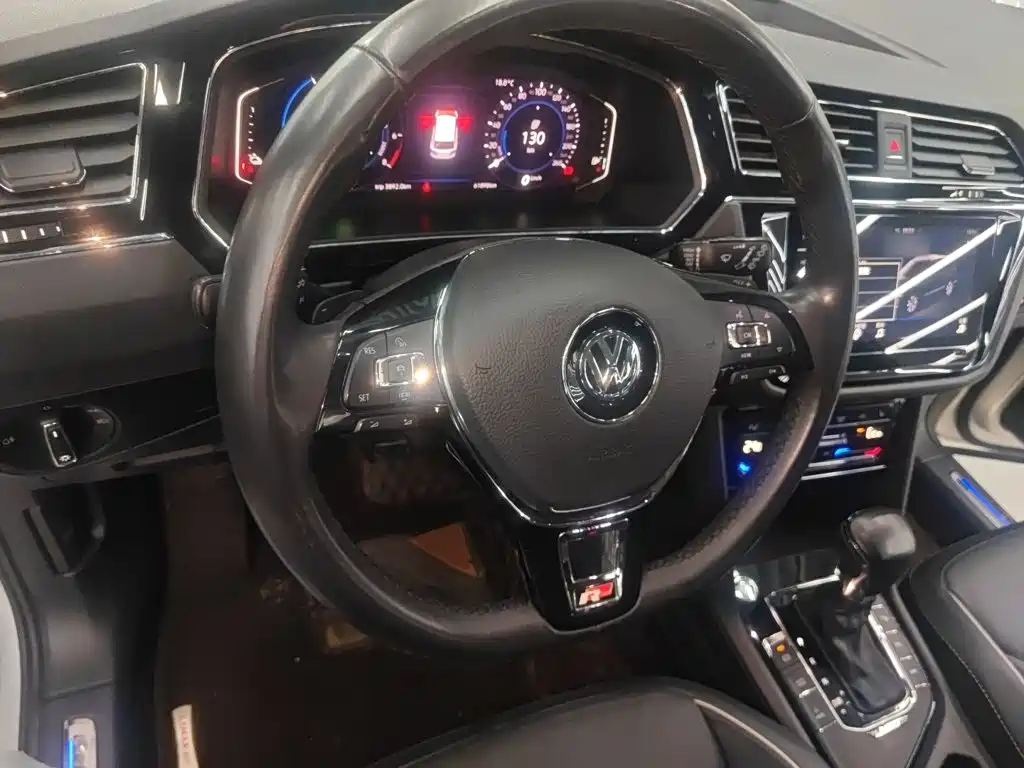 Volkswagen Tiguan L Plug-In Hybrid 2020 — фото 7