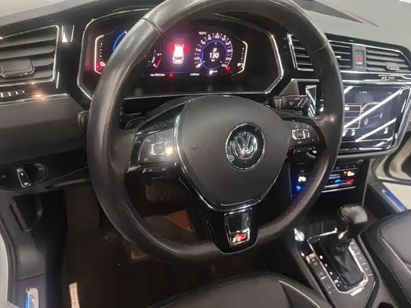 Volkswagen Tiguan L Plug-In Hybrid 2020
