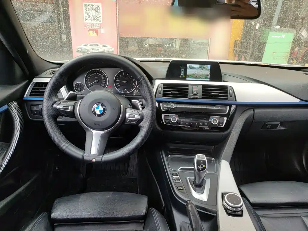 BMW 3 Series 2018 — фото 10