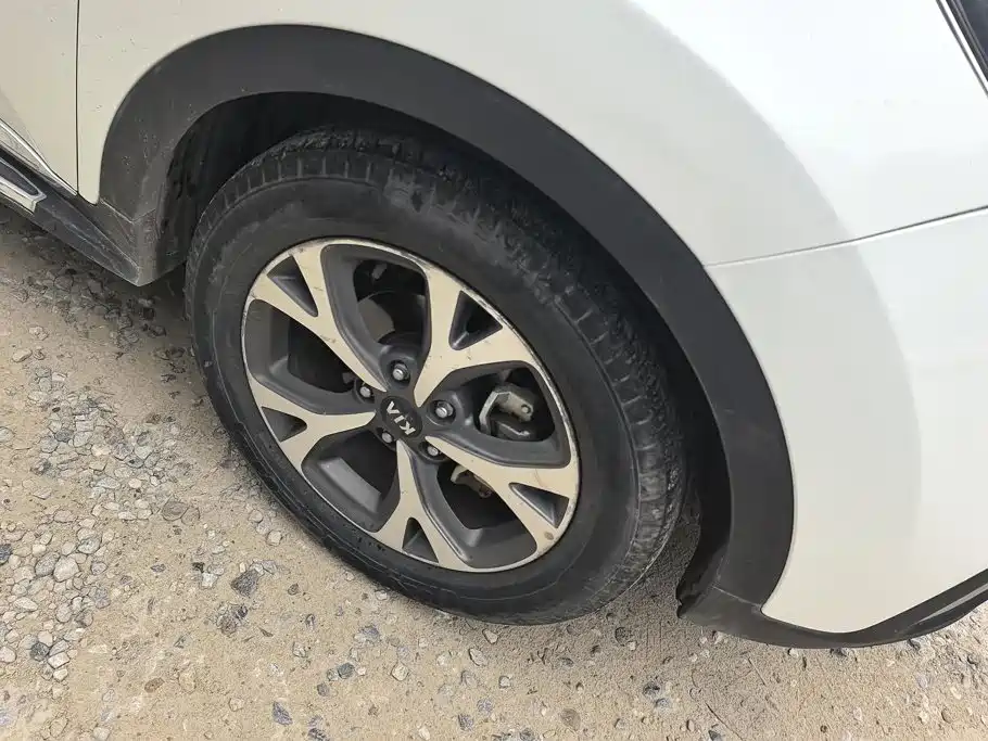 Kia KX3 Proud Running 2016