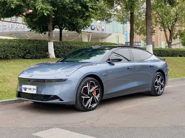 Lynk & Co Z10 2024
