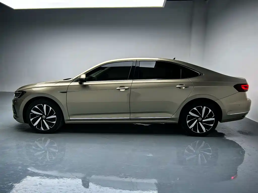 Volkswagen Passat 2022 — фото 10