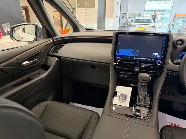 Toyota Alphard 2025