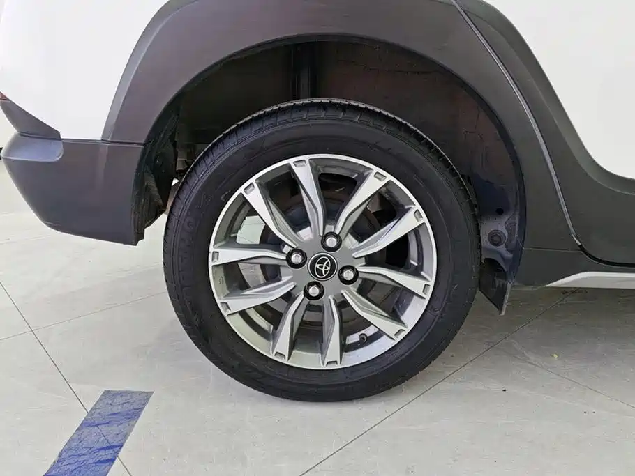 Toyota Yaris L 2020 — фото 6