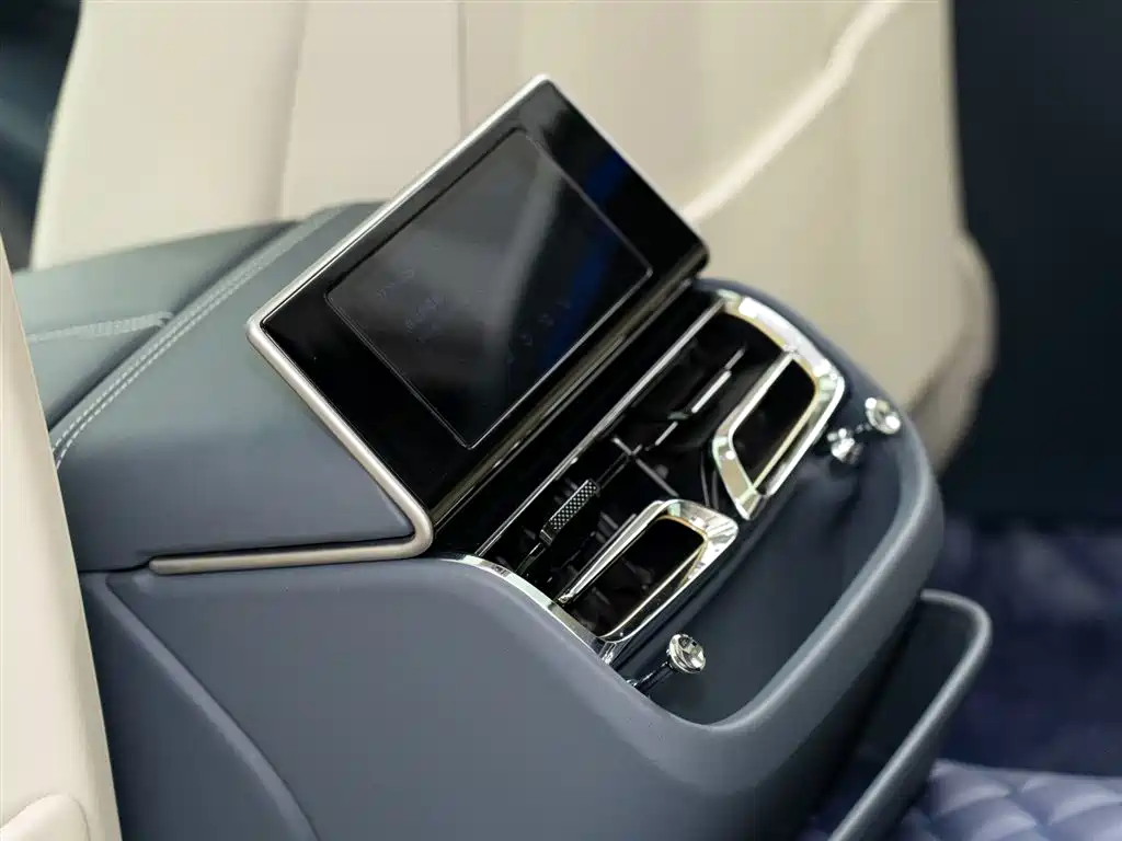 Bentley Flying Spur 2020 — фото 15