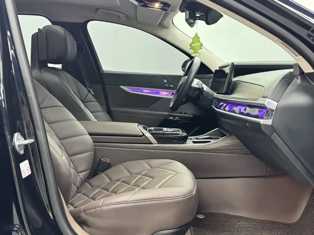 BMW i7 2025 — фото 22