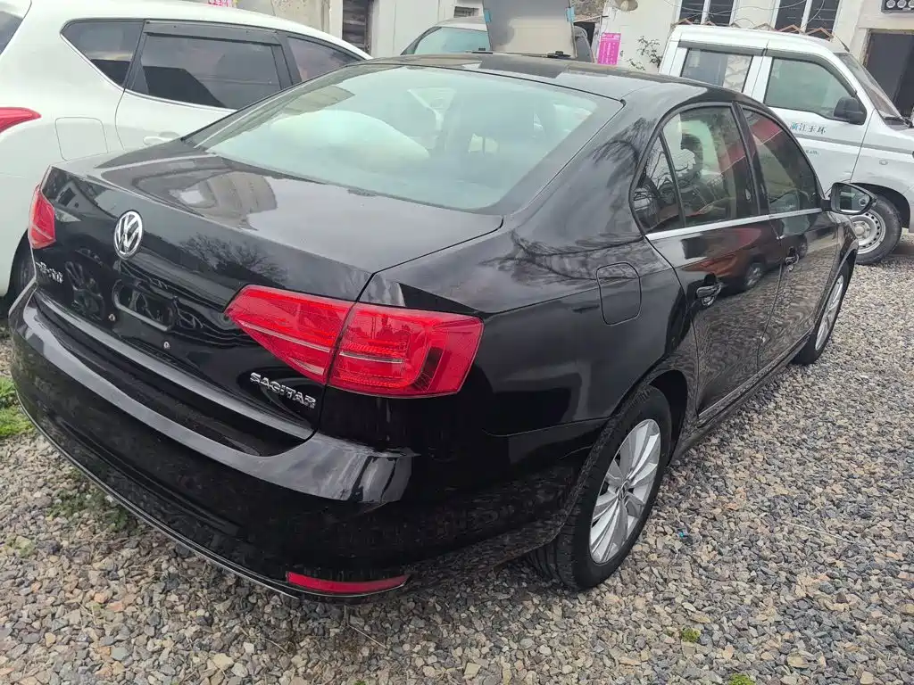 Volkswagen Sagitar 2016