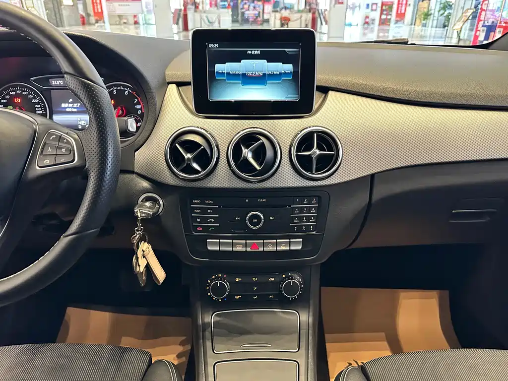 Mercedes-Benz B-Class 2016 — фото 18