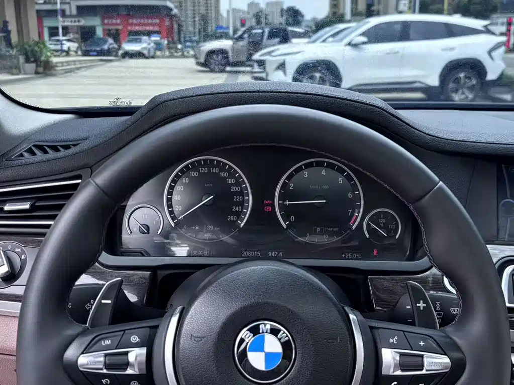 BMW 7 Series 2011 — фото 23