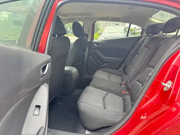 Mazda 3 Axela 2015