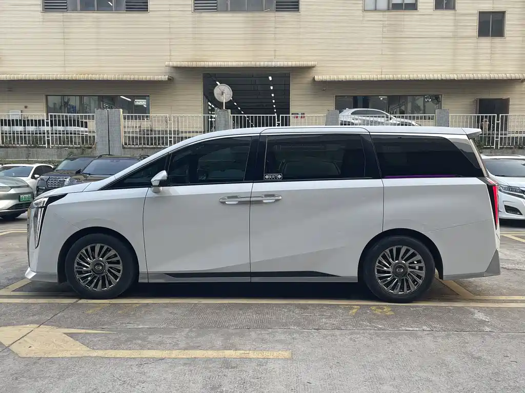 GAC Motor Trumpchi M8 2023 — фото 5