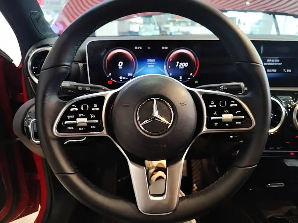 Mercedes-Benz A-Class 2019 — фото 11
