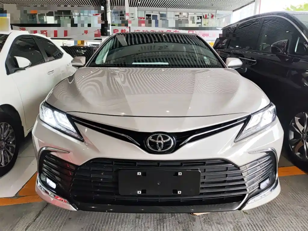 Toyota Camry 2022 — фото 3