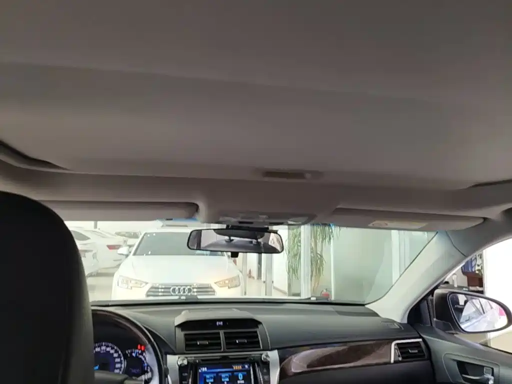 Toyota Camry 2015 — фото 18