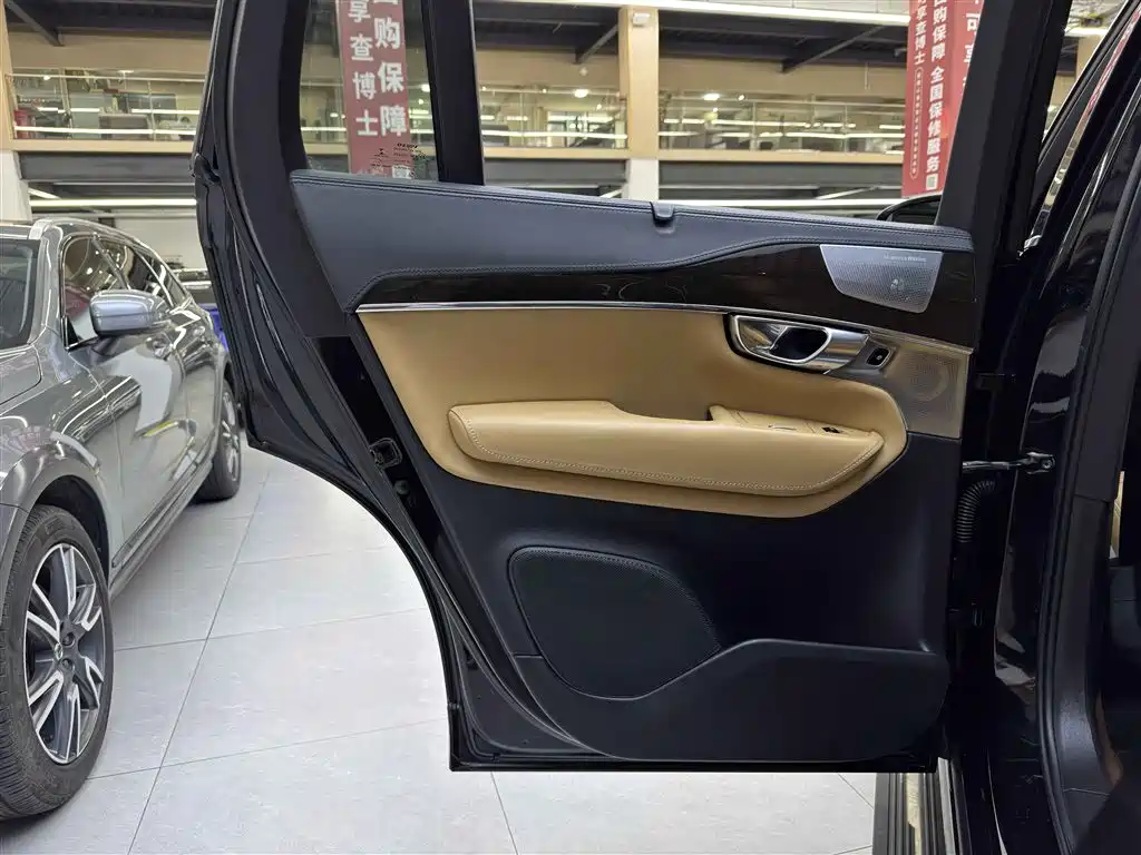 Volvo XC90 2015 — фото 14
