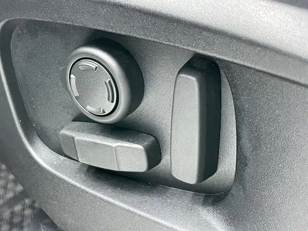 Land Rover Defender 2022 — фото 23