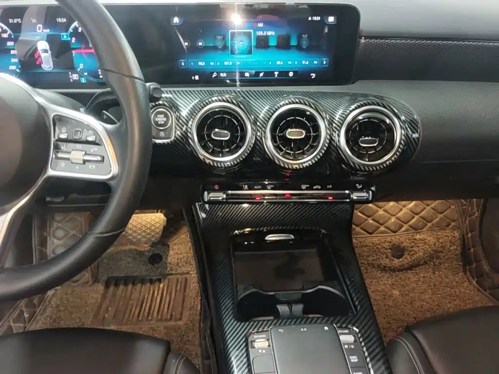 Mercedes-Benz A-Class 2021 — фото 13