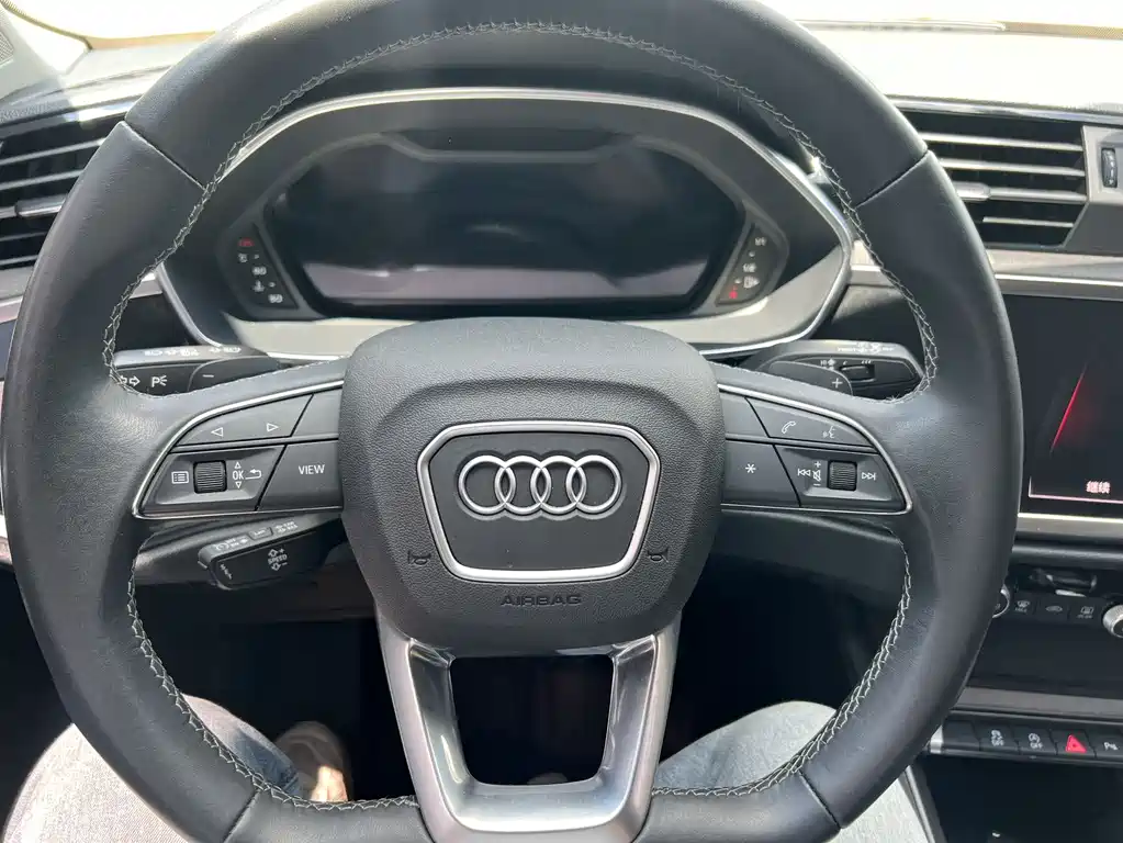 Audi Q3 2023 — фото 11