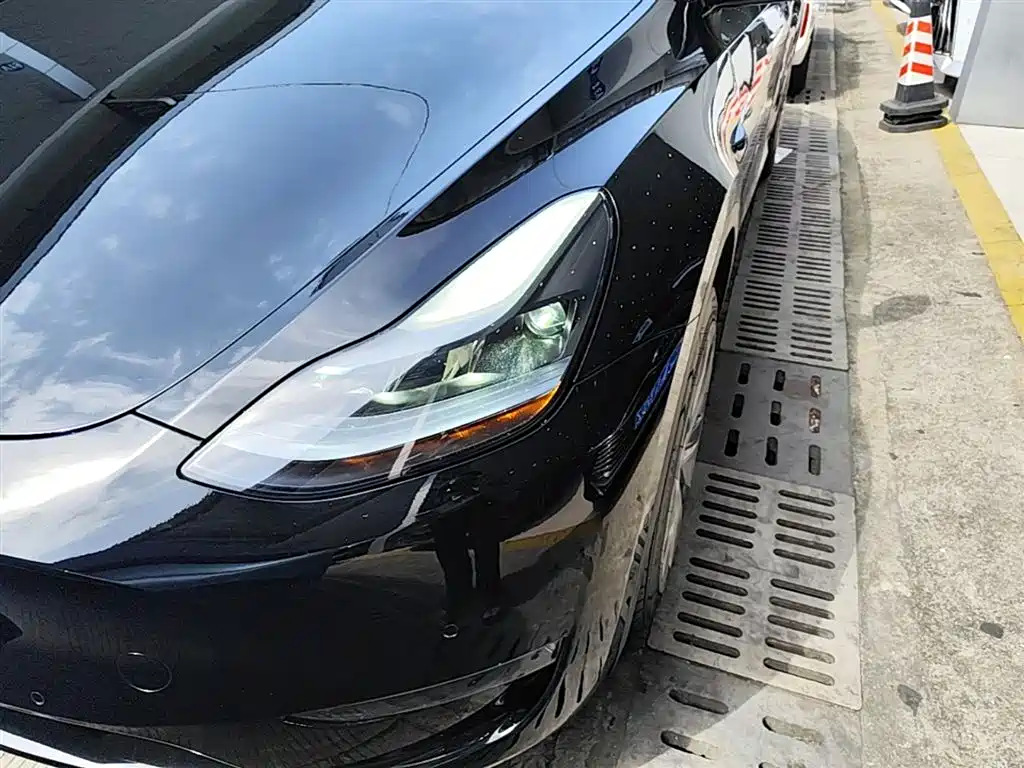Tesla Model Y 2023 — фото 24
