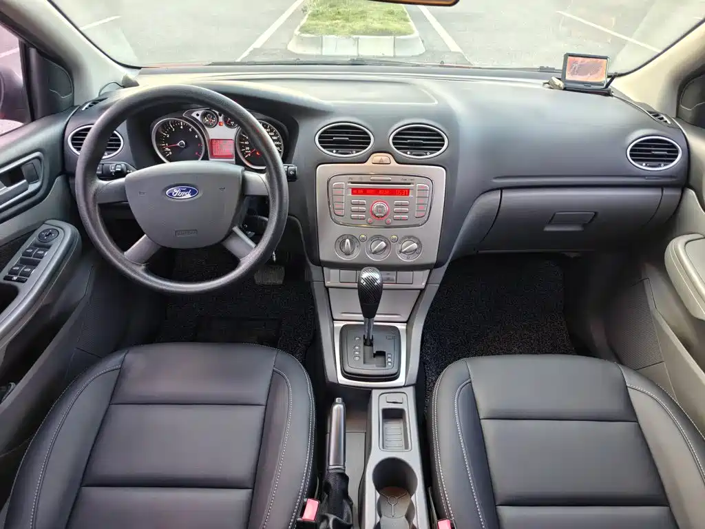 Ford Focus 2015 — фото 19