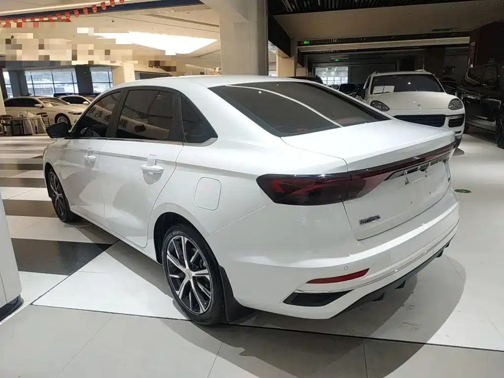 Geely Emgrand 2023