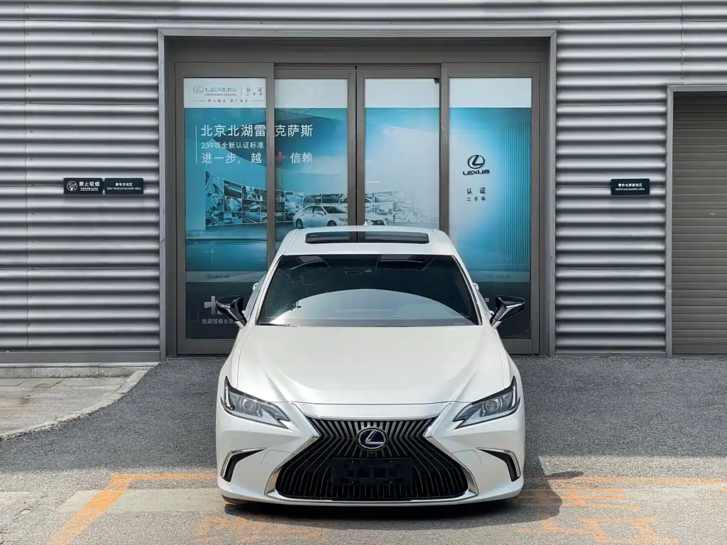 Lexus ES 2020 — фото 14
