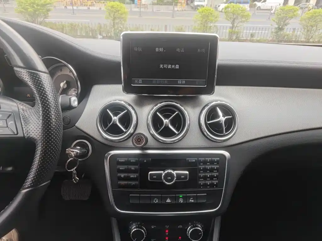 Mercedes-Benz GLA 2015 — фото 9
