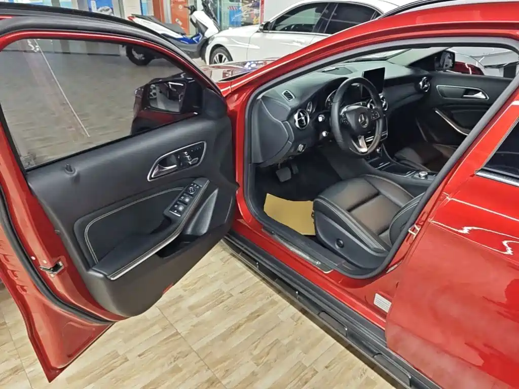 Mercedes-Benz GLA 2018 — фото 16