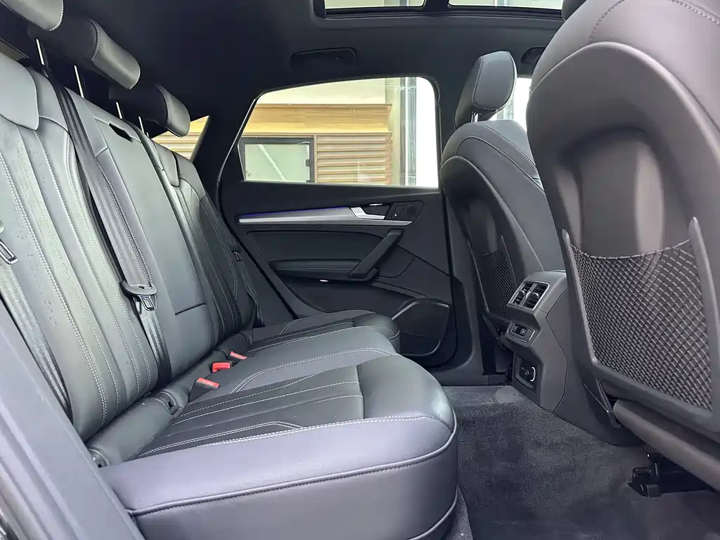 Audi Q5L Sportback 2022 — фото 17