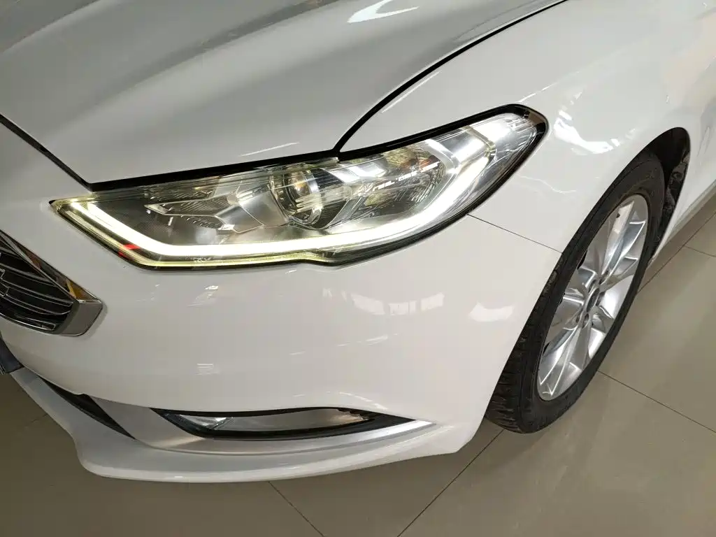 Ford Mondeo 2018 — фото 18
